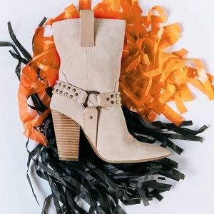 DINGO DANCIN QUEEN LEATHER BOOTIE SIZE 7